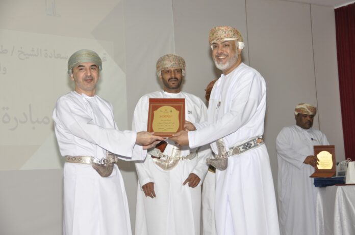 صحيفة اليوم العمانية - والي طاقة يكرّم الجهات الحكومية المدنية والعسكرية بالولاية في مبادرة «عطاء ووفاء»