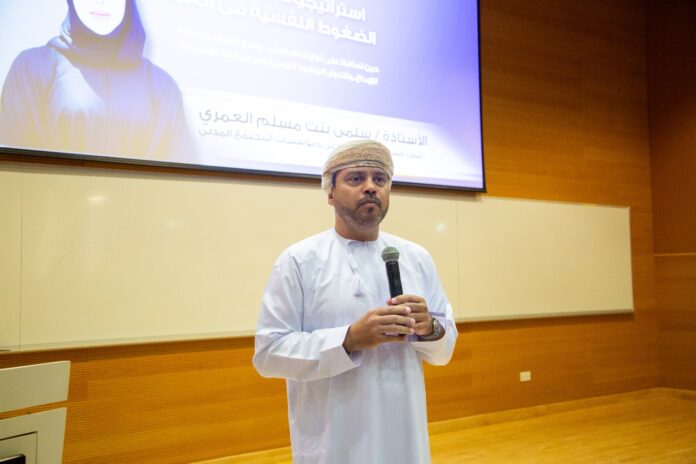 صحيفة اليوم العمانية - حلقة حول استراتيجيات التعامل مع الضغوط النفسية في بيئة العمل بصلالة