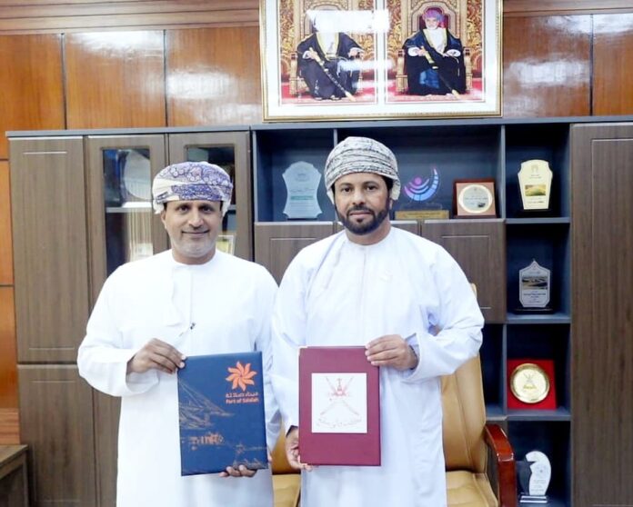 صحيفة اليوم العمانية - توقيع اتفاقية دعم لتوفير مركبة تبريد لفريق سدح الخيري