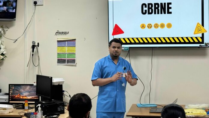 صحيفة اليوم العمانية - محاضرة بظفار حول آليات التعامل مع حوادث المواد الخطرة (CBRNE)