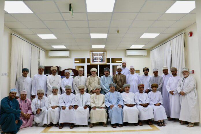 صحيفة اليوم العمانية - لجنة الصحفيين بمحافظتي الداخلية والوسطى تنتخب علي البوسعيدي رئيسًا وأحمد المحروقي نائبًا