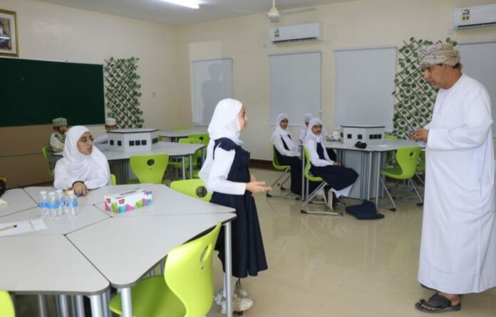 صحيفة اليوم العمانية - تعليمية الداخلية تنفذ (ورش الغد) لتنمية مهارات الكتابة الإبداعية لدى الطلبة