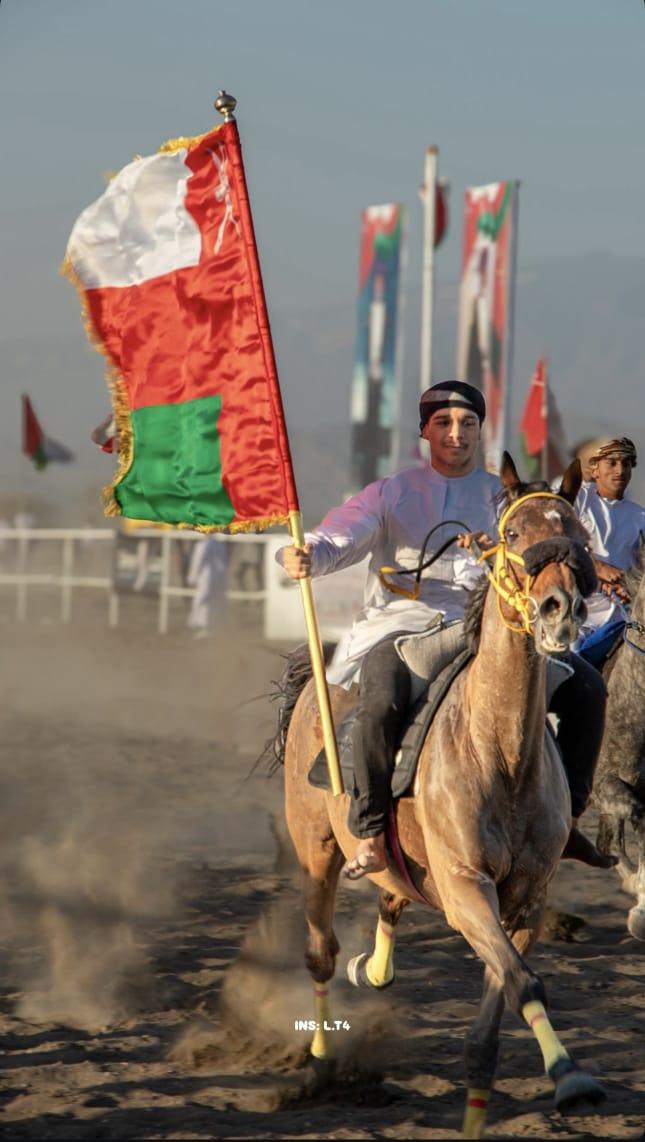 صحيفة اليوم العمانية - بهلاء تتوشح بالخيل في العيد.. مهرجان الفروسية يرسم لوحة تراثية نابضة بالمنافسة والدعم الواسع