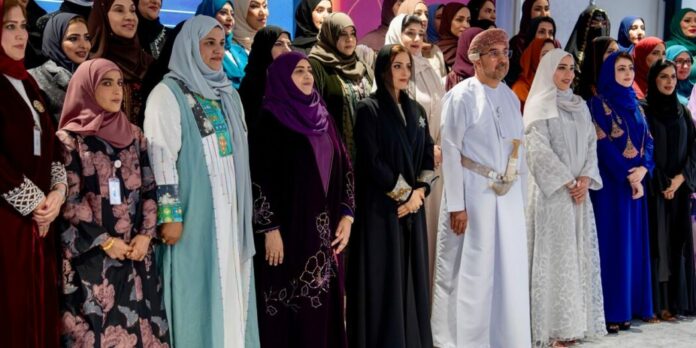 صحيفة اليوم العمانية - رفعت خلالها تهنئة للسيدة الجليلة جمعية الصحفيين تشارك في الاحتفاء باليوم العالمي للمرأة