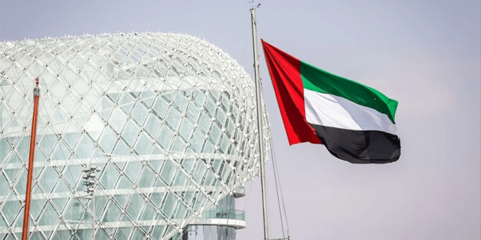 صحيفة اليوم العمانية - إصابة شخص جراء سقوط شظايا على شركة بمدينة أبوظبي الصناعية