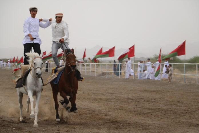 صحيفة اليوم العمانية - خمسة أشواط لسباقات الخيول بمهرجان الفروسية التراثي في بهلاء