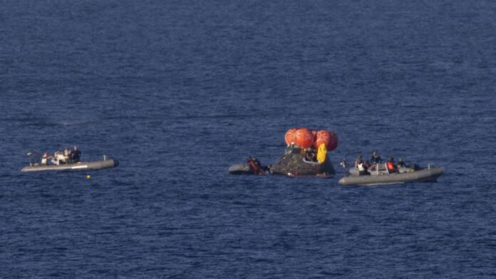 صحيفة اليوم العمانية - هبوط رواد فضاء مهمة 