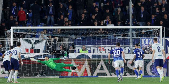 صحيفة اليوم العمانية - إنتر ميلان يفوز على كومو ويقترب من حسم لقب الدوري الإيطالي