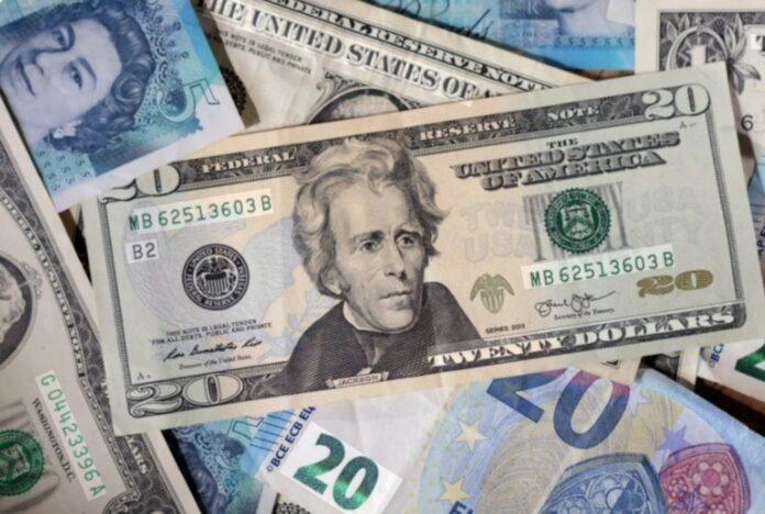 صحيفة اليوم العمانية - الدولار الأمريكي يرتفع لأعلى مستوى في أسبوع مقابل العملات الرئيسية