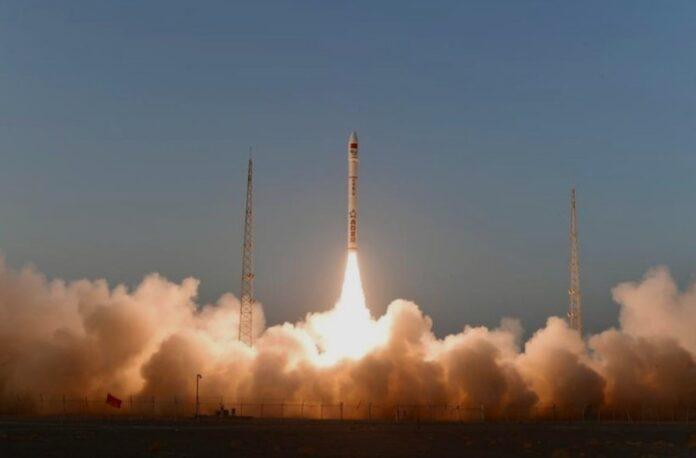 صحيفة اليوم العمانية - الصين تطلق ثمانية أقمار اصطناعية إلى الفضاء