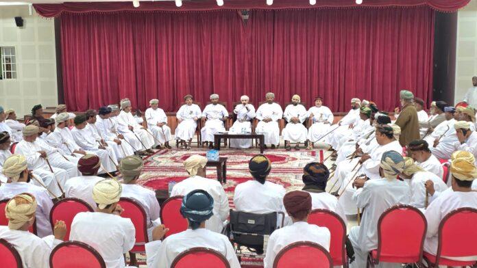 صحيفة اليوم العمانية - والي طاقة يلتقي شيوخ الولاية في اجتماعهم الدوري ويبحث عدداً من القضايا التنموية