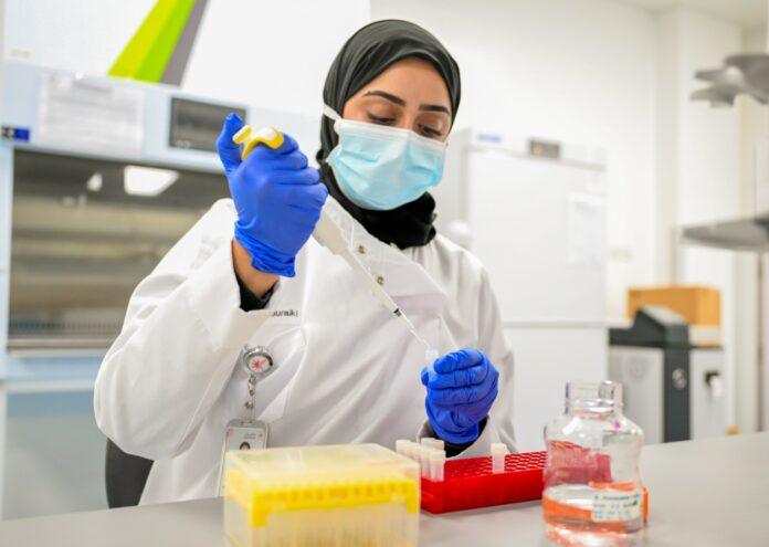 صحيفة اليوم العمانية - غدًا سلطنةُ عُمان تحتفي بيوم المختبرات الطبية