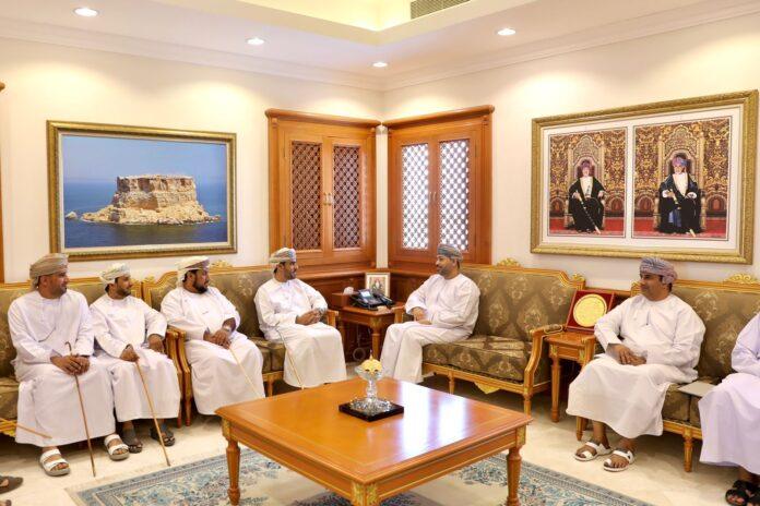 صحيفة اليوم العمانية - في إطار الشراكه المجتمعية ‏محافظ الوسطى يستقبل عدد من أعضاء الشركات المحلية