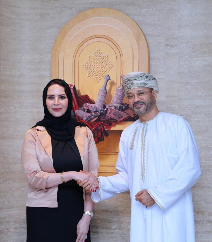 صحيفة اليوم العمانية - وزير الخارجية يشيد بدور جمعية الصداقة العُمانية البحرينية في تعزيز التواصل والتعاون بين البلدين